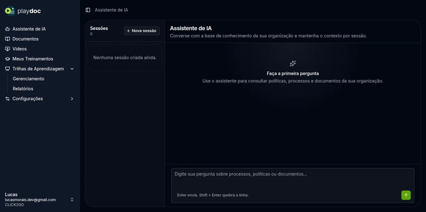 Assistente de IA do Playdoc em modo escuro respondendo dúvidas